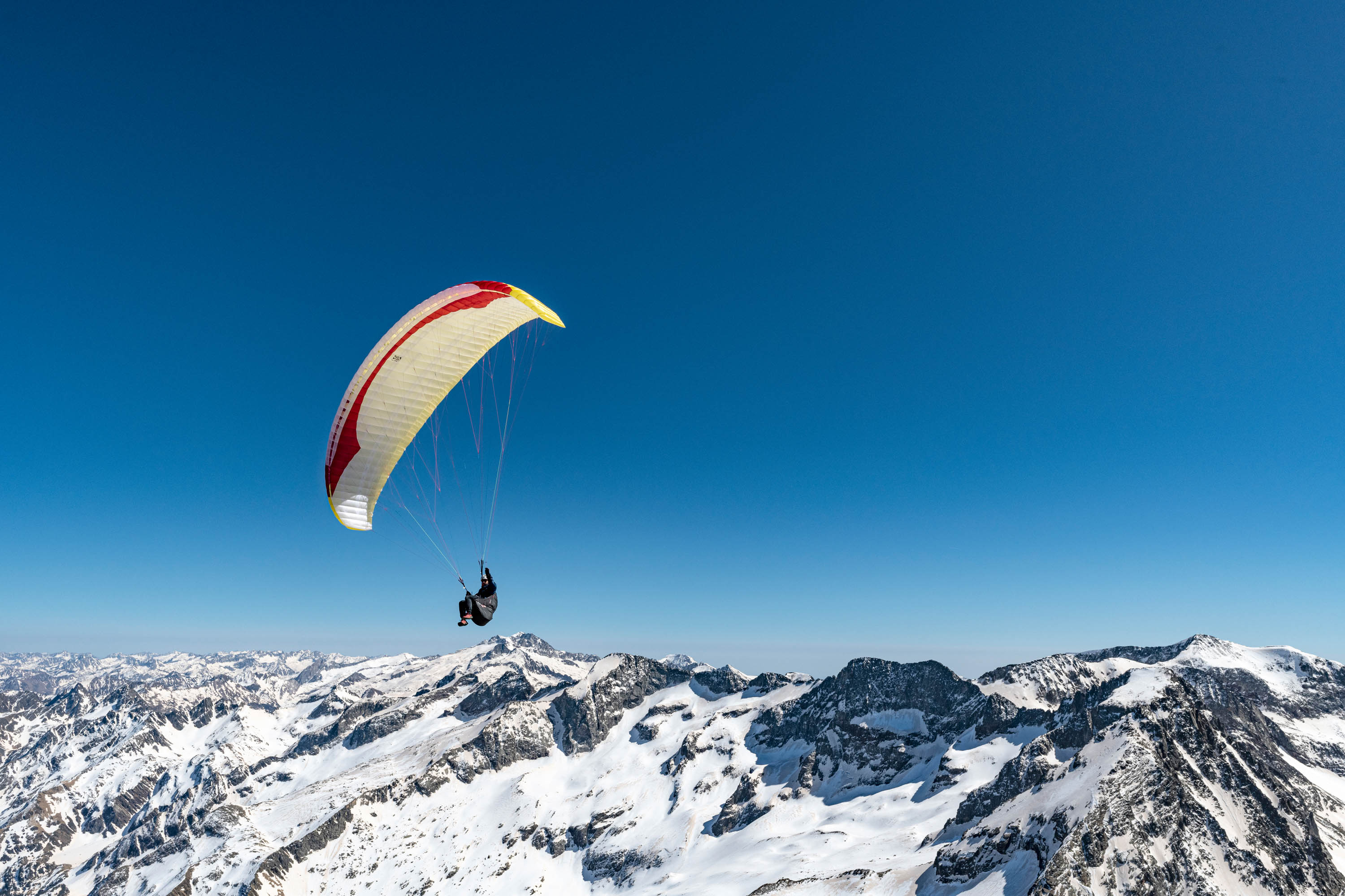 Calypso 2 - Lightweight intermediate paraglider (EN B) | Gin Calypso 2 - Lightweight intermediate paraglider (EN B) | Gin